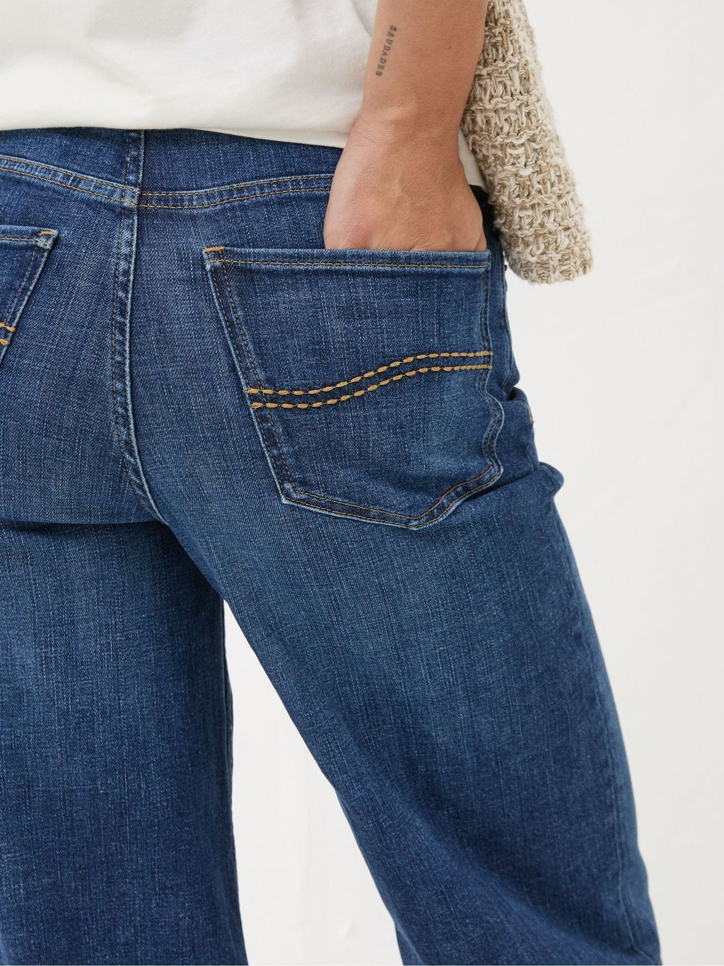 Women Fat Face Welling Blue Wide Leg Jeans – Trendy High Waist Denim for Pakistan | DOCACCA