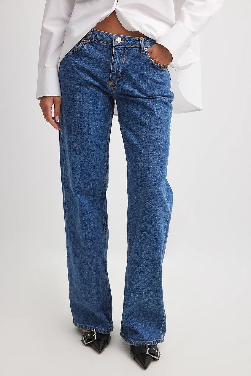 Low Waist Jeans in Mid Blue - Trendy & Comfortable Denim for Women