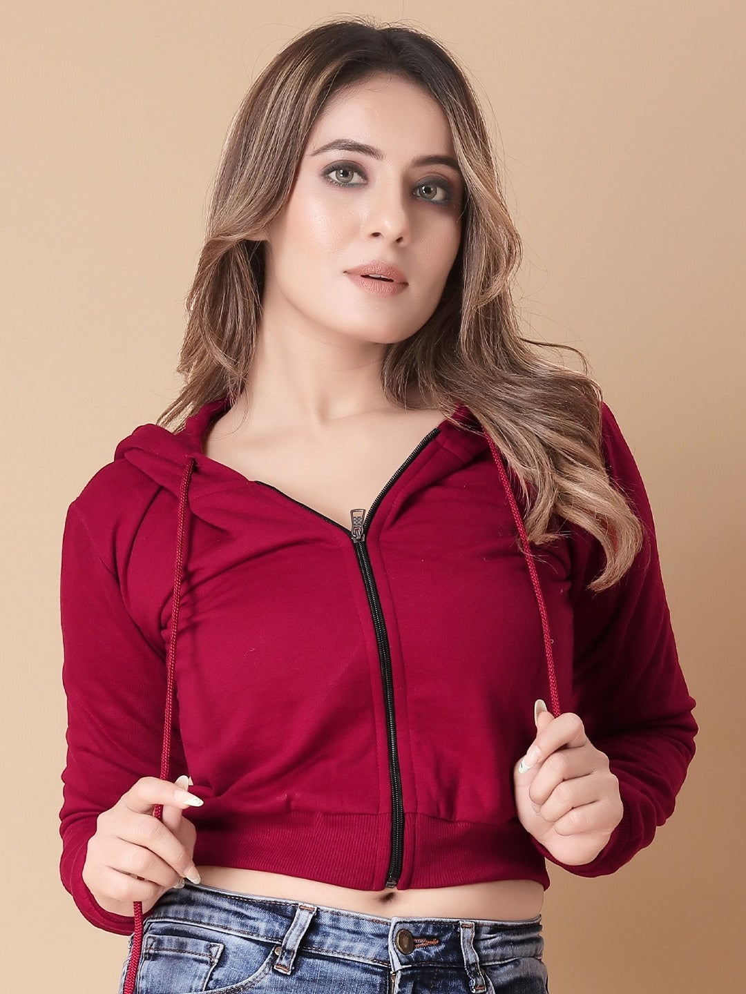 Women Solid Hooded Cropped Zipper Hoodie – Cropped Zip-Up, Breathable & Travel-Ready | DOCACCA