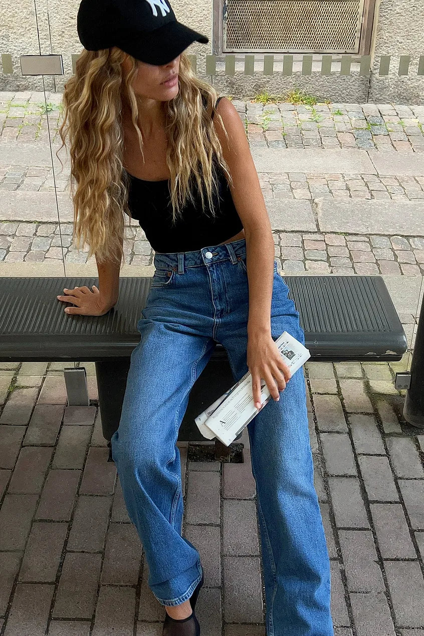 Wide Low Waist Jeans in Dark Blue - Trendy & Comfortable Denim