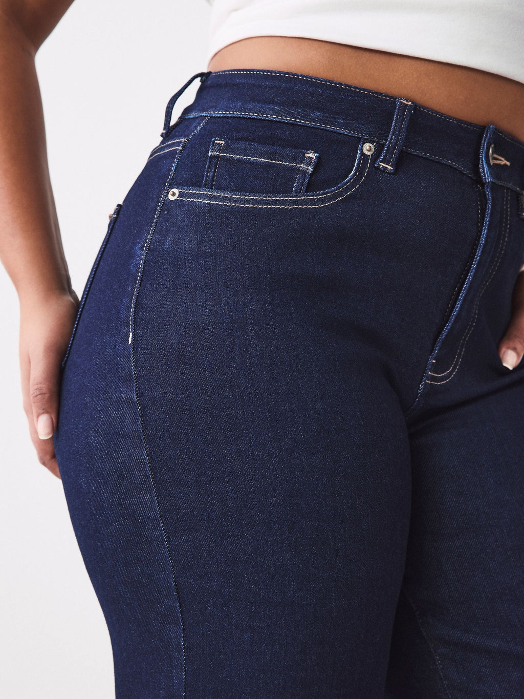 Women Rinse Hourglass Wide Leg Jeans – Trendy High-Waisted Cotton Denim for Pakistan | DOCACCA