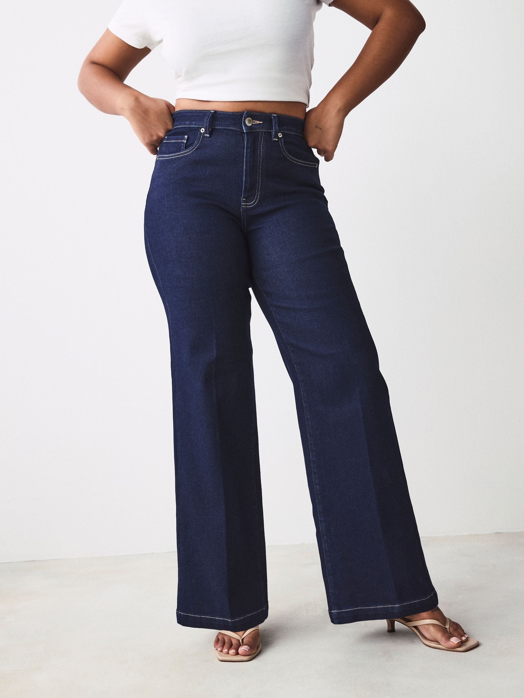 Women Rinse Hourglass Wide Leg Jeans – Trendy High-Waisted Cotton Denim for Pakistan | DOCACCA