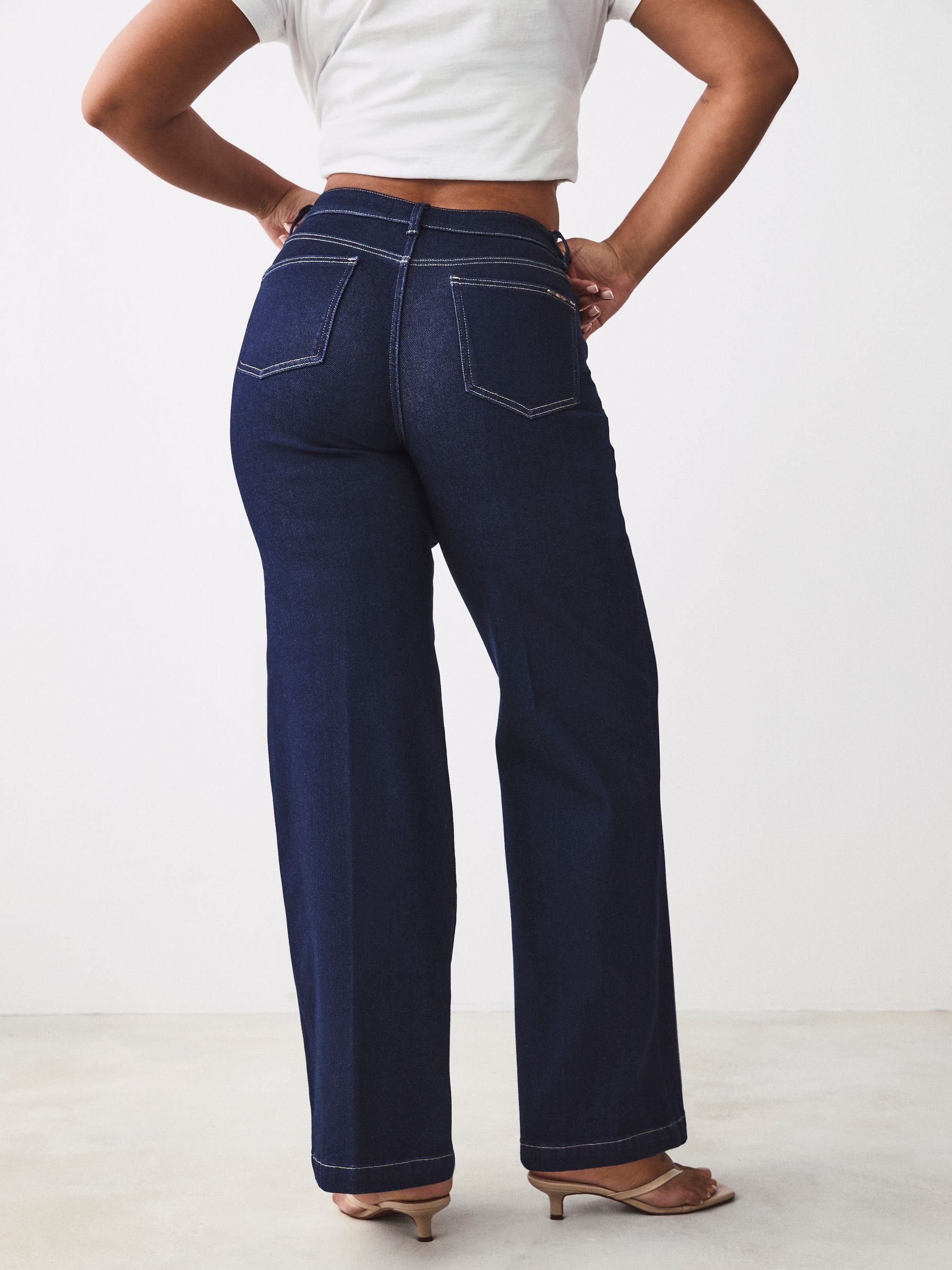 Women Rinse Hourglass Wide Leg Jeans – Trendy High-Waisted Cotton Denim for Pakistan | DOCACCA