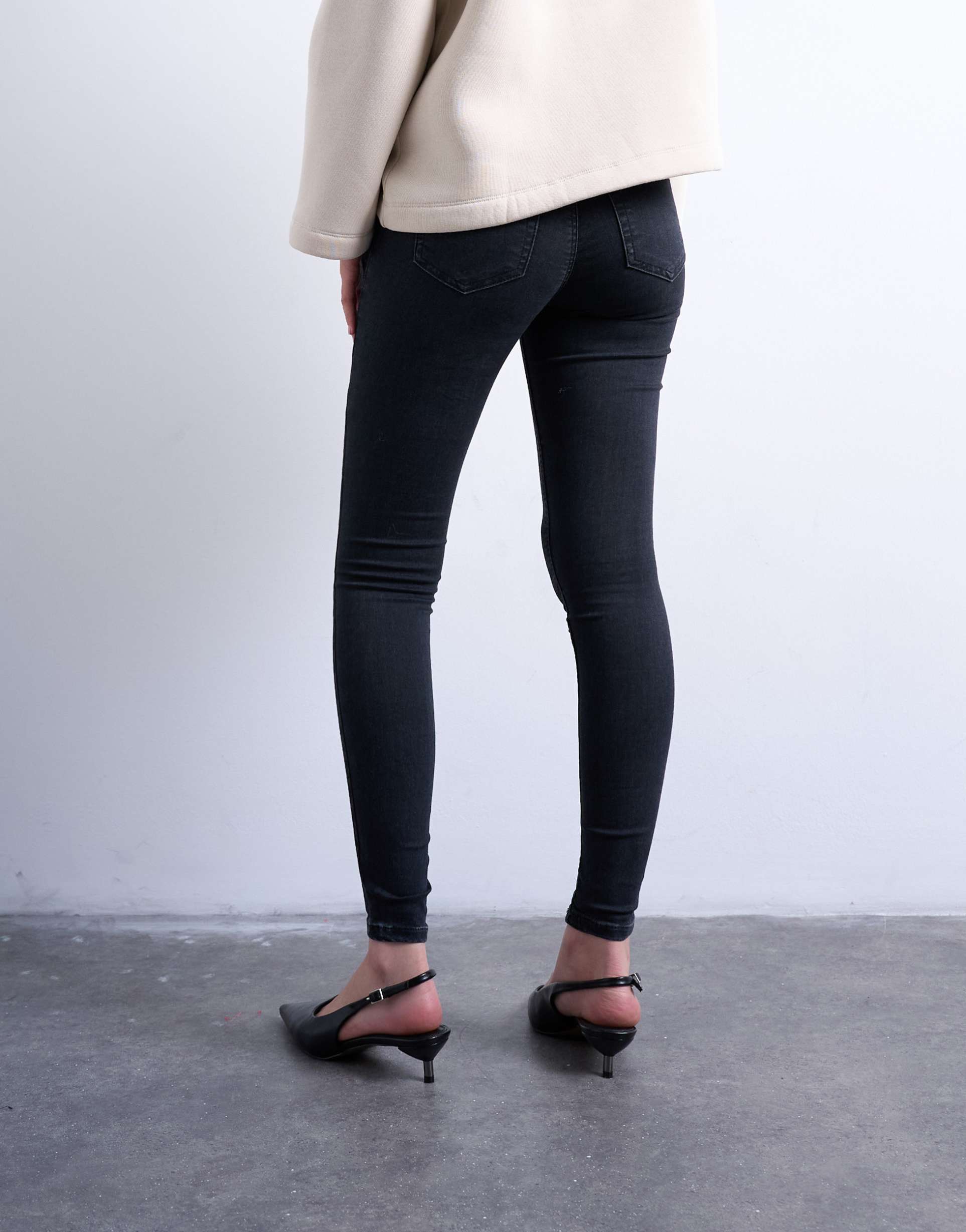 Women Skinny High Rise Jeans in Washed Black – Premium Stretch Fit | DOCACCA