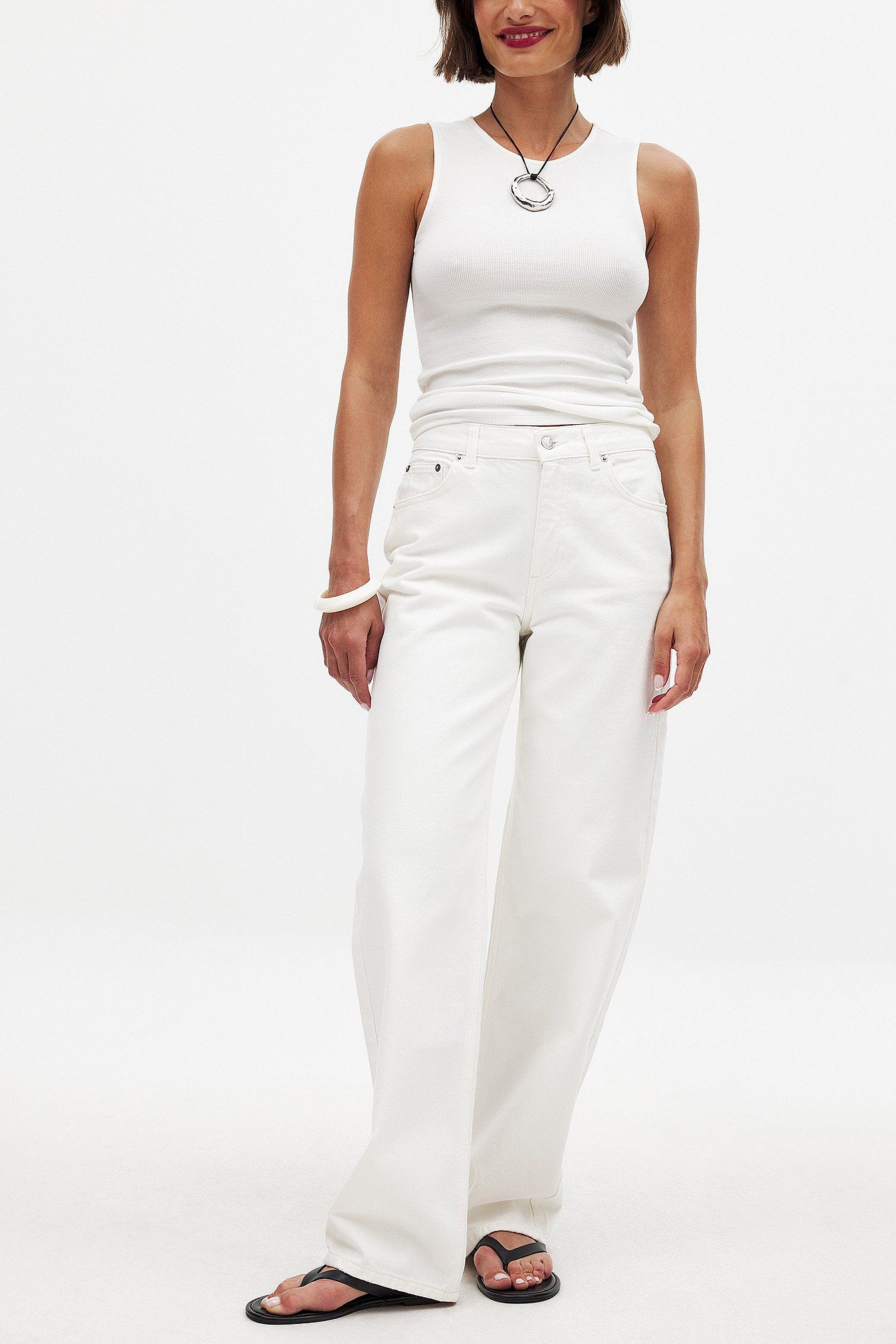 Women Mid Waist Straight Jeans – Classic Mid-Rise Straight Fit Denim for Pakistan | DOCACCA