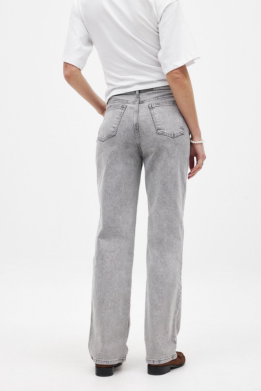 Women Straight High Waist Jeans – Classic High-Rise Straight Leg Denim for Pakistani Women | DOCACCA