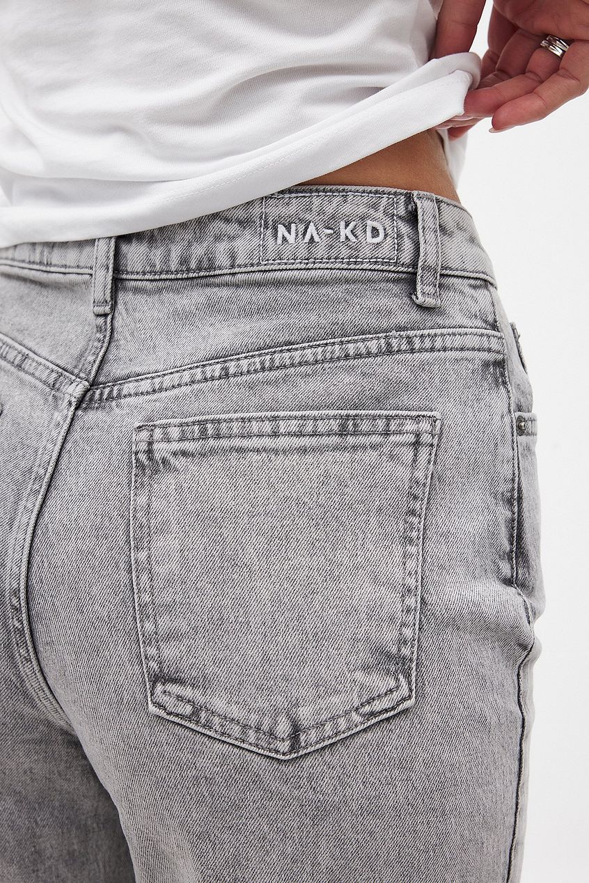 Women Straight High Waist Jeans – Classic High-Rise Straight Leg Denim for Pakistani Women | DOCACCA