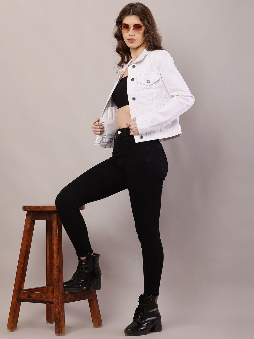 Spread Collar Cotton Crop Denim Jacket – Trendy Short-Length Outerwear for Women in Pakistan | DOCACCA