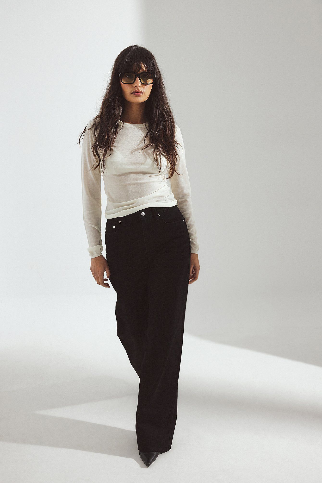 Wide High Waist Jeans for Women – Trendy, Comfortable & Flattering Fit | DOCACCA Pakistan