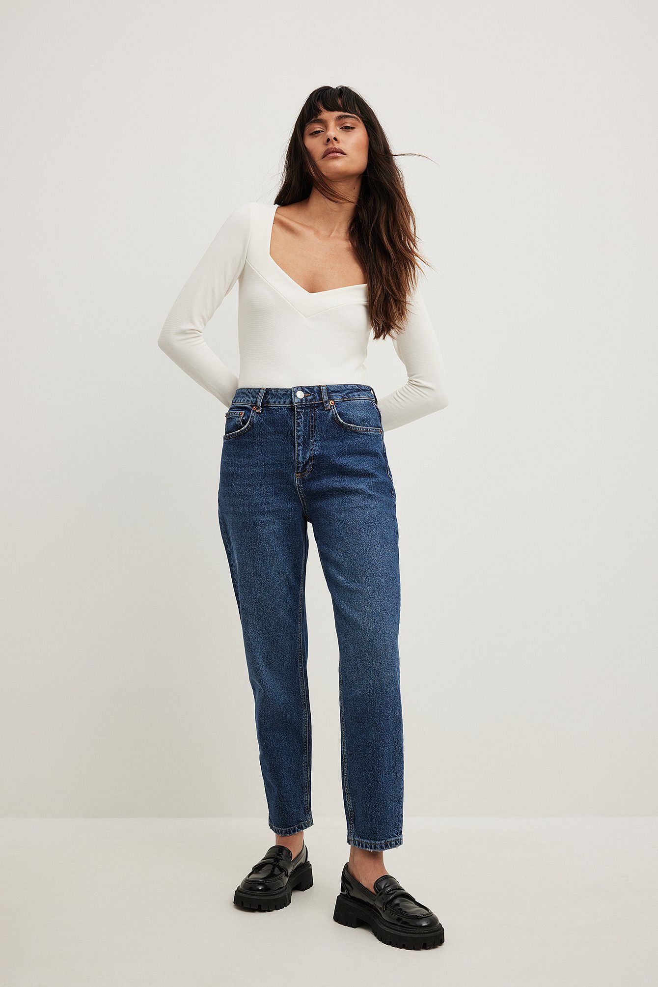 Mom High Waist Jeans for Women – Trendy Comfort Fit Denim for Everyday Pakistani Fashion | DOCACCA
