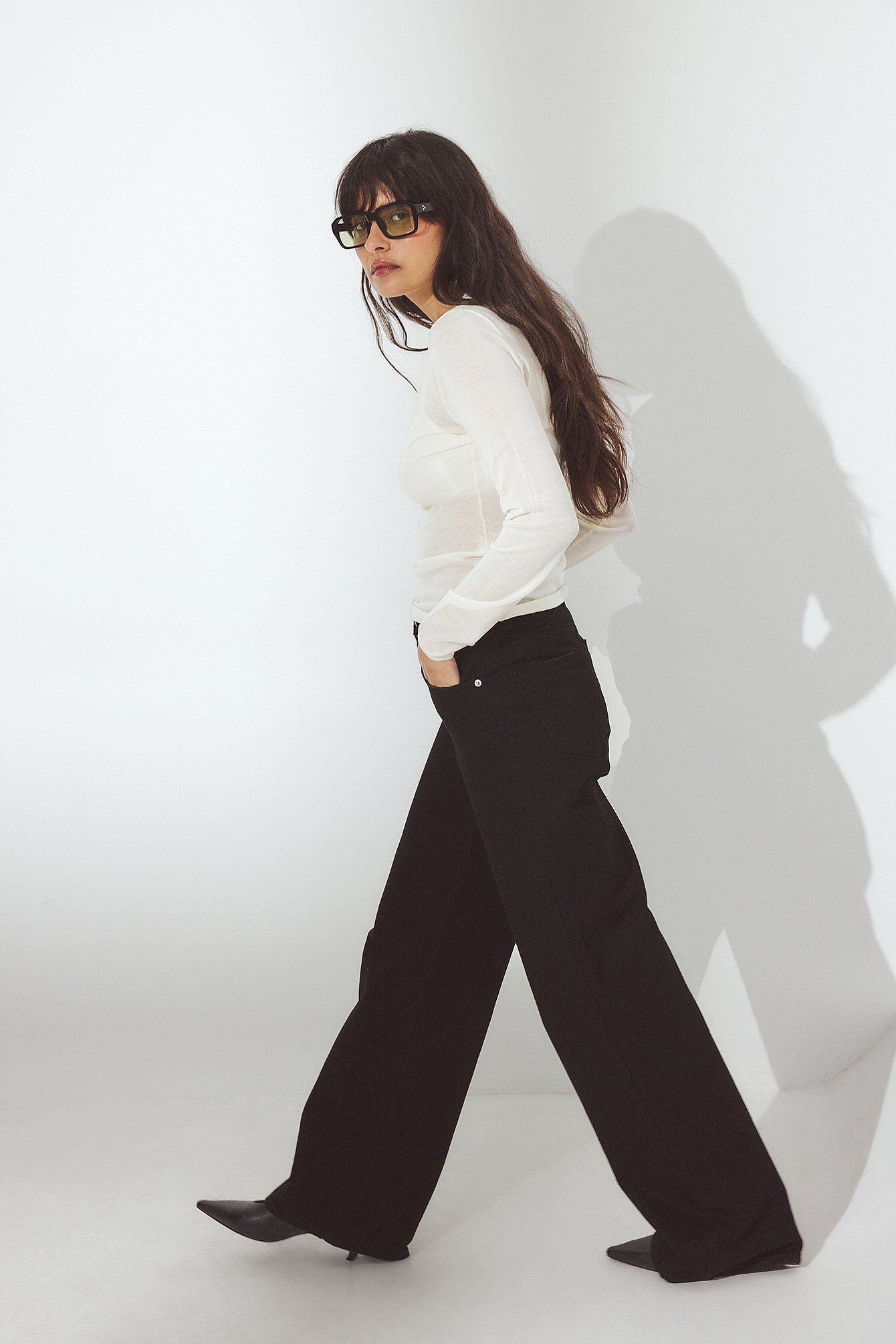 Wide High Waist Jeans for Women – Trendy, Comfortable & Flattering Fit | DOCACCA Pakistan