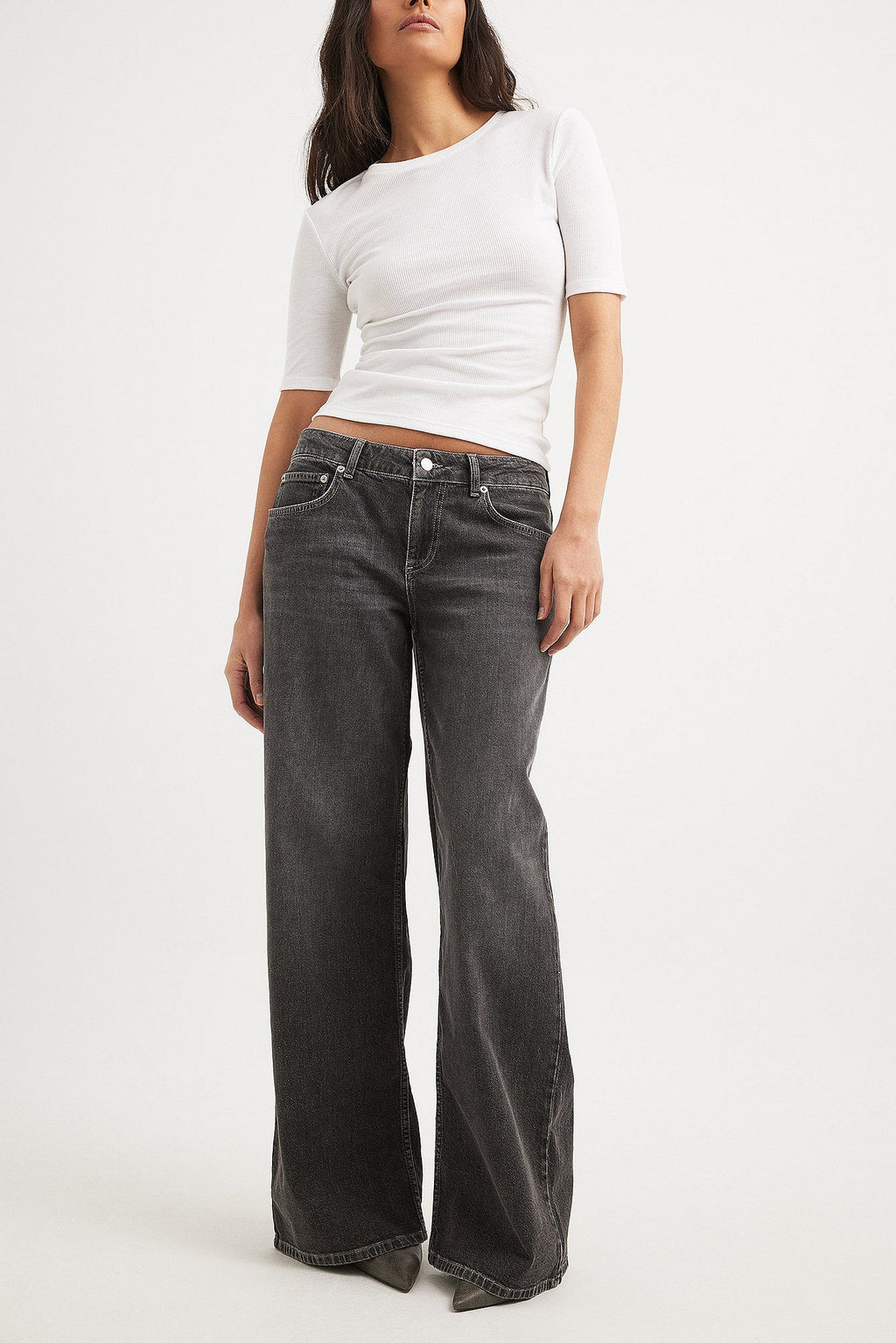 Women’s Low Waist Wide Leg Denim – Trendy Relaxed Fit Jeans for Effortless Pakistani Street Style | DOCACCA