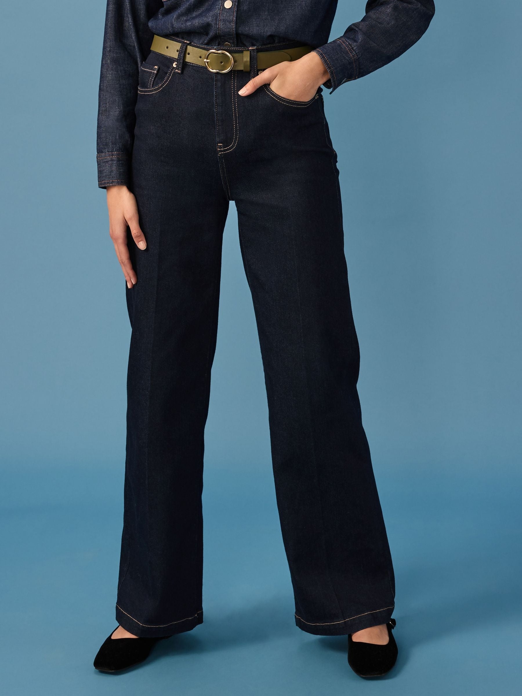 Women Rinse Blue Wide Leg Jeans – High Waist Loose Fit Denim for Everyday Wear in Pakistan | DOCACCA