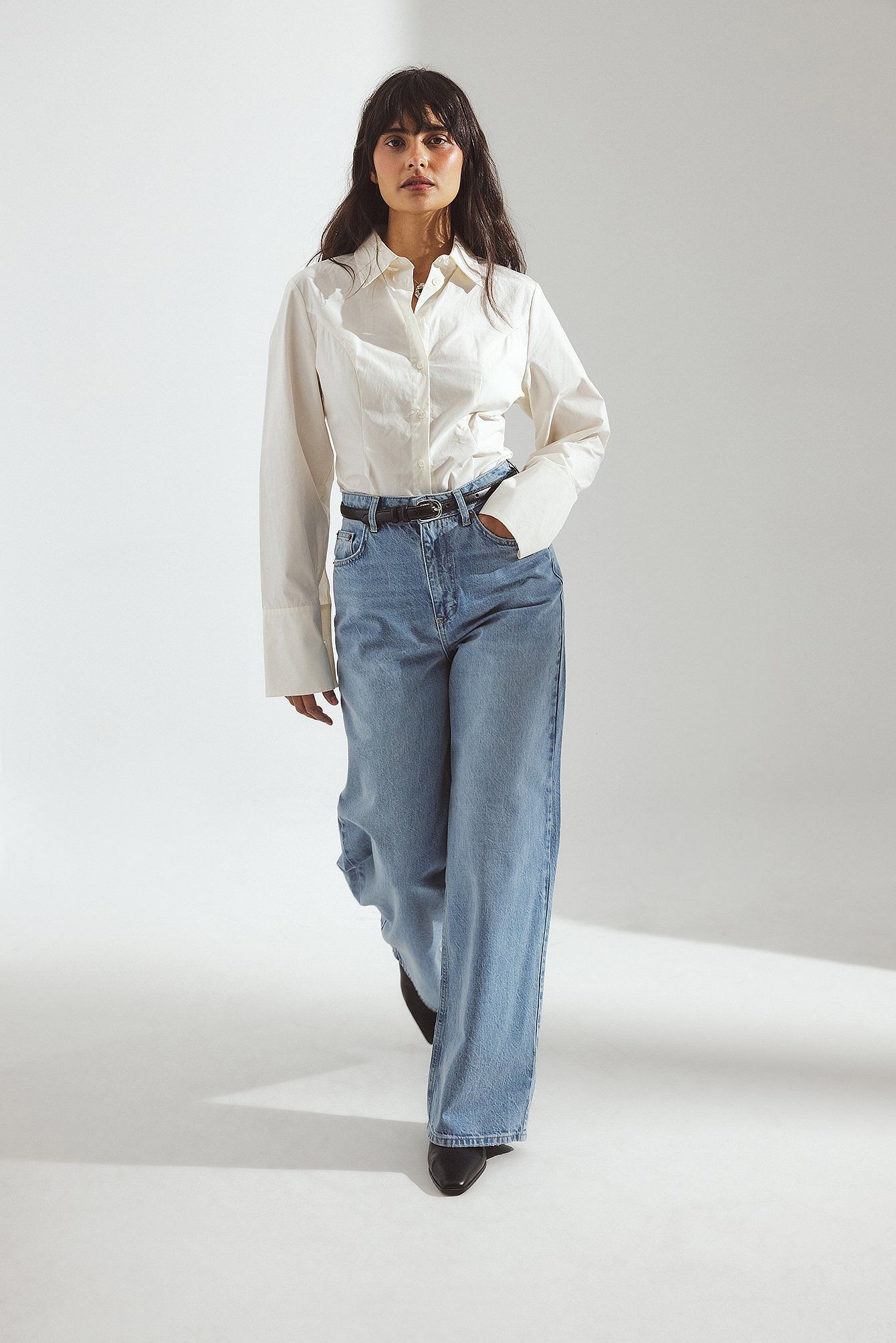 Wide High Waist Jeans for Women – Trendy, Comfortable & Flattering Fit | DOCACCA Pakistan