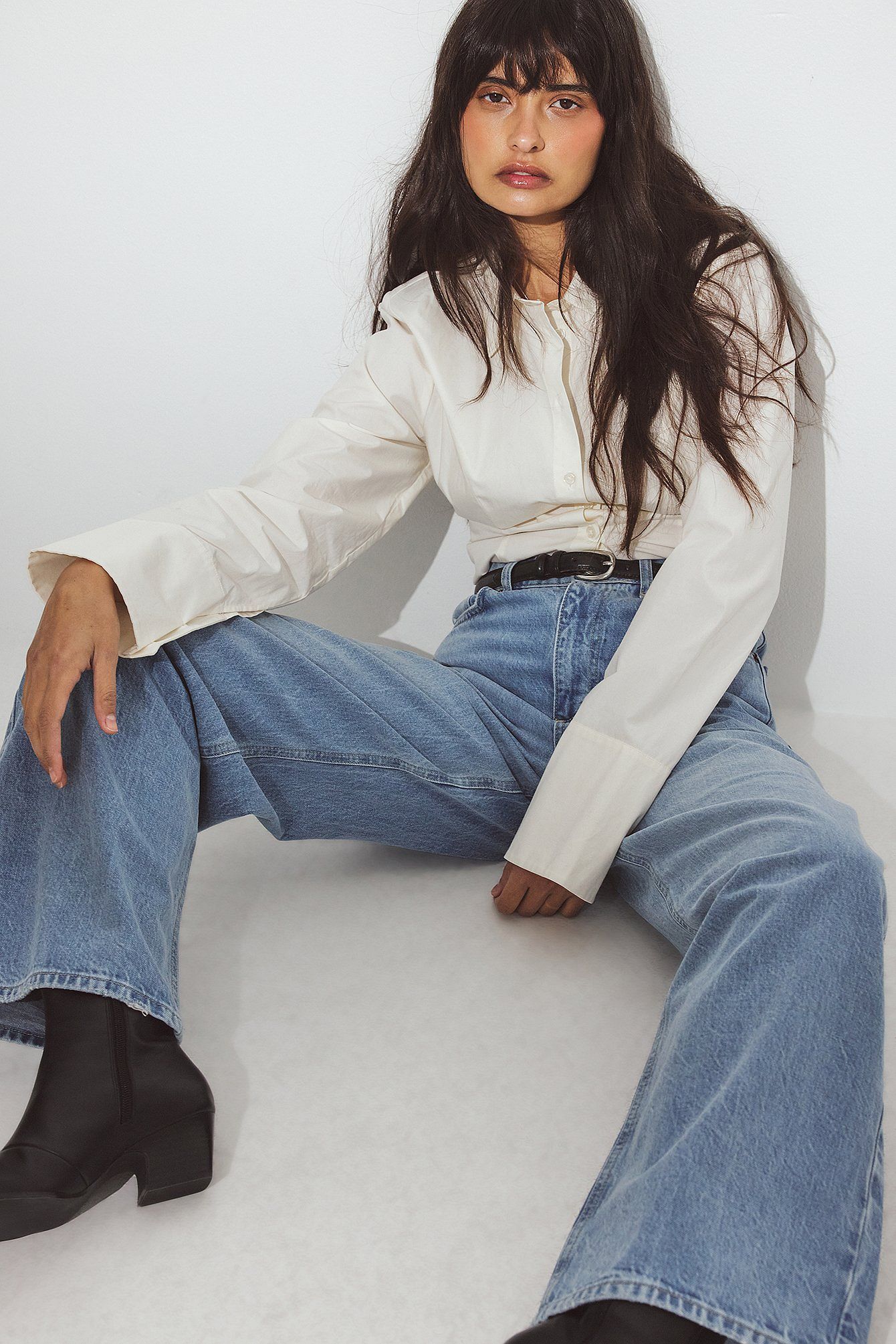 Wide High Waist Jeans for Women – Trendy, Comfortable & Flattering Fit | DOCACCA Pakistan