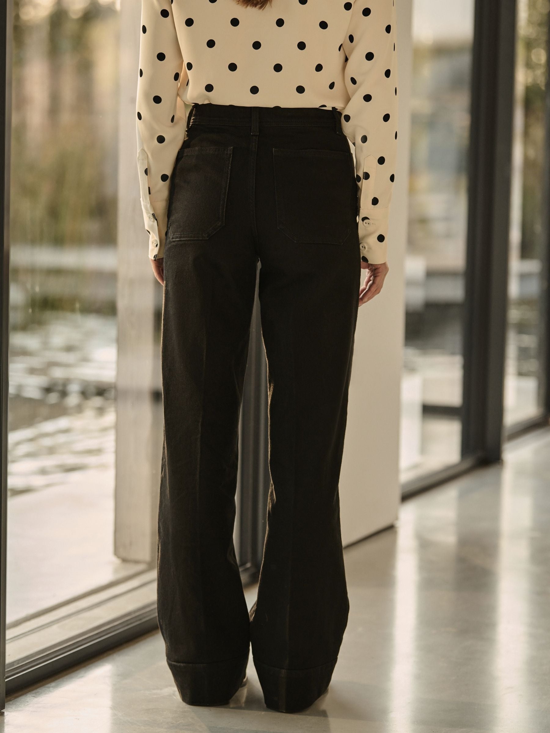 Women Black Patch Pocket Wide Leg Jeans – High Waist Loose Fit Denim Pants for Women in Pakistan | DOCACCA