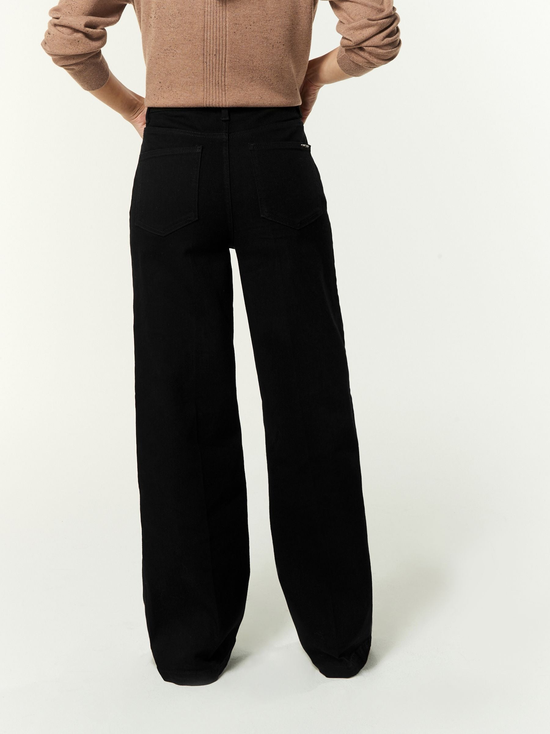 Women Black Wide Leg Jeans – High Waist Loose Fit Denim Pants for Women in Pakistan | DOCACCA
