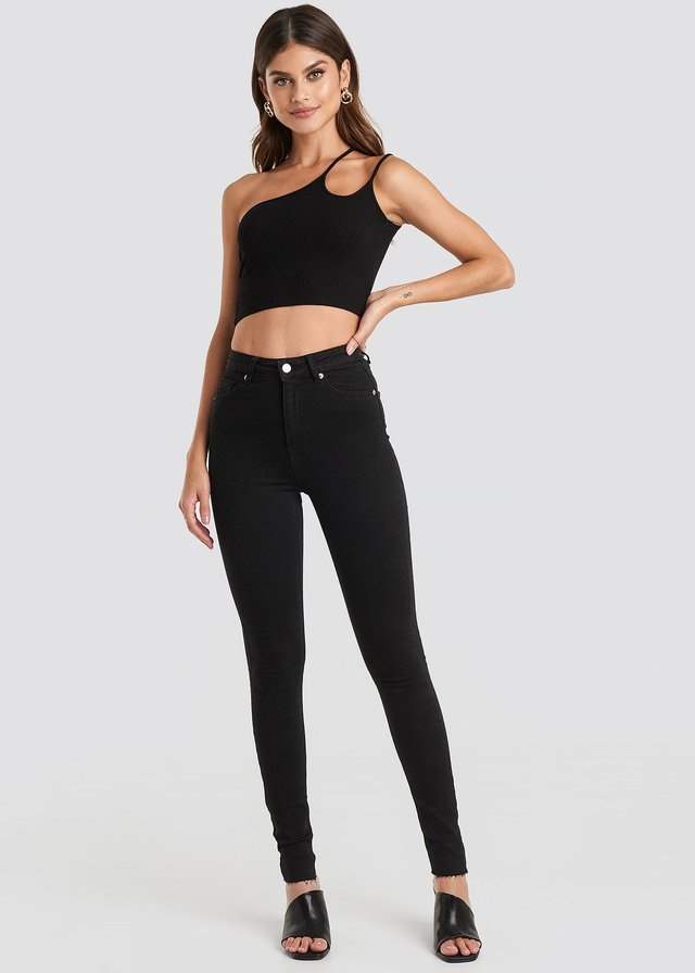 Women Skinny Fit Mid-Rise Clean Look Stretchable Jeans