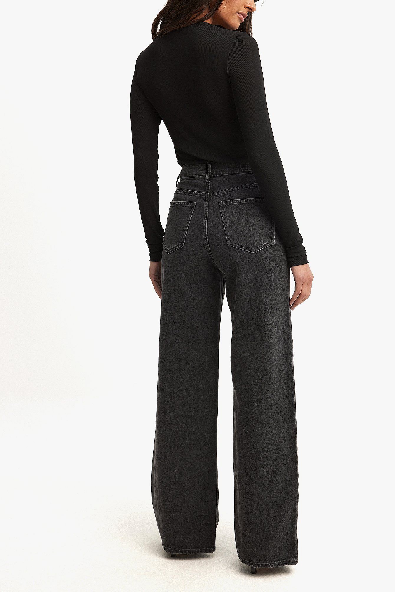 Wide High Waist Jeans for Women – Trendy, Comfortable & Flattering Fit | DOCACCA Pakistan