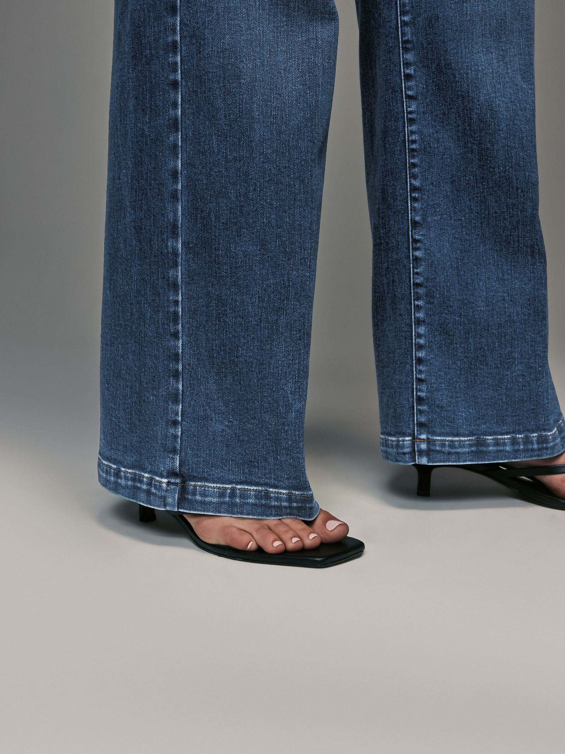 Women Dark Blue Wide Leg Hourglass Jeans – High Waist Flattering Fit Denim Pants in Pakistan | DOCACCA