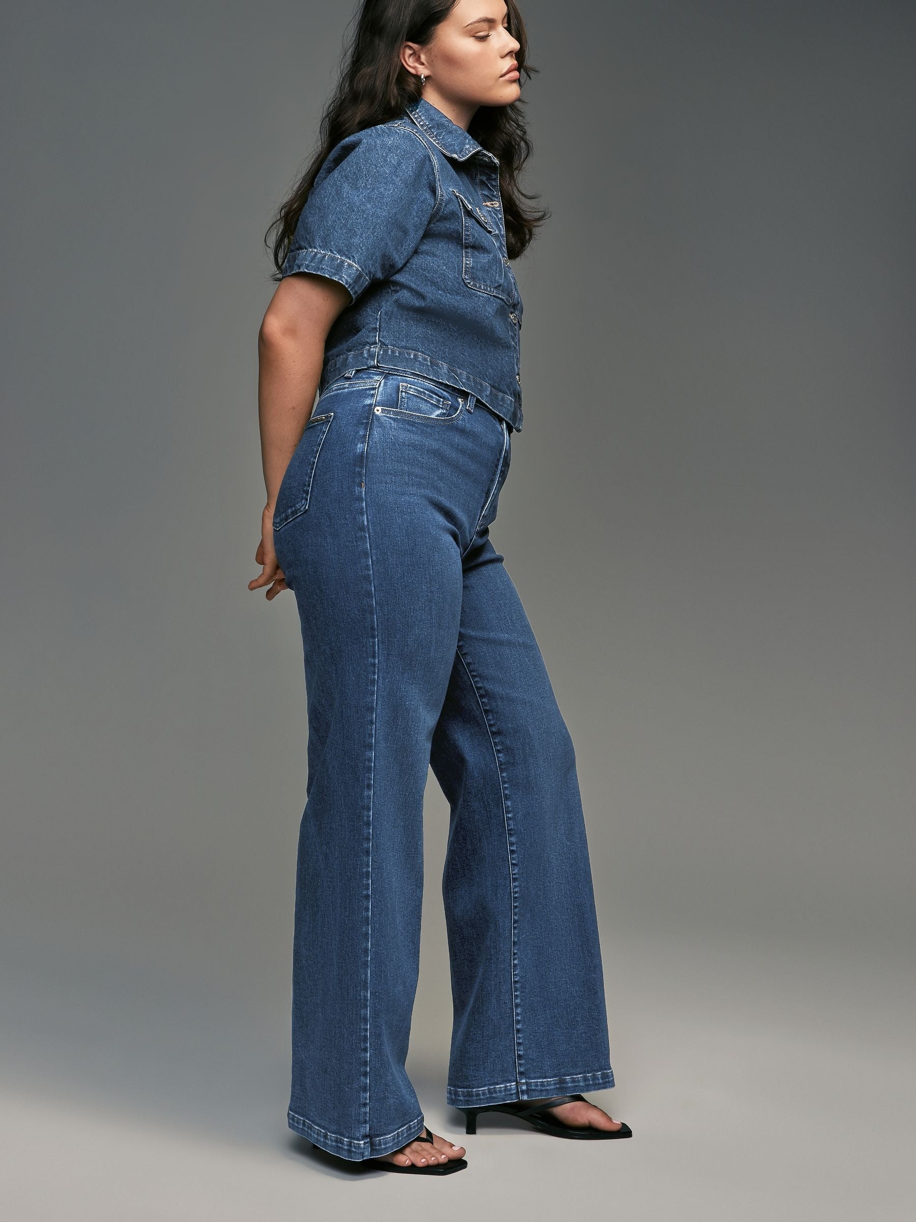 Women Dark Blue Wide Leg Hourglass Jeans – High Waist Flattering Fit Denim Pants in Pakistan | DOCACCA