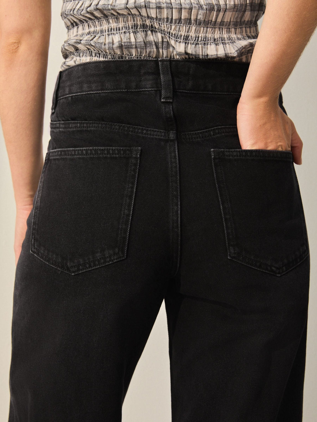 Women Black Wide Leg Jeans – Trendy High Waist Denim Pants for Pakistan | DOCACCA