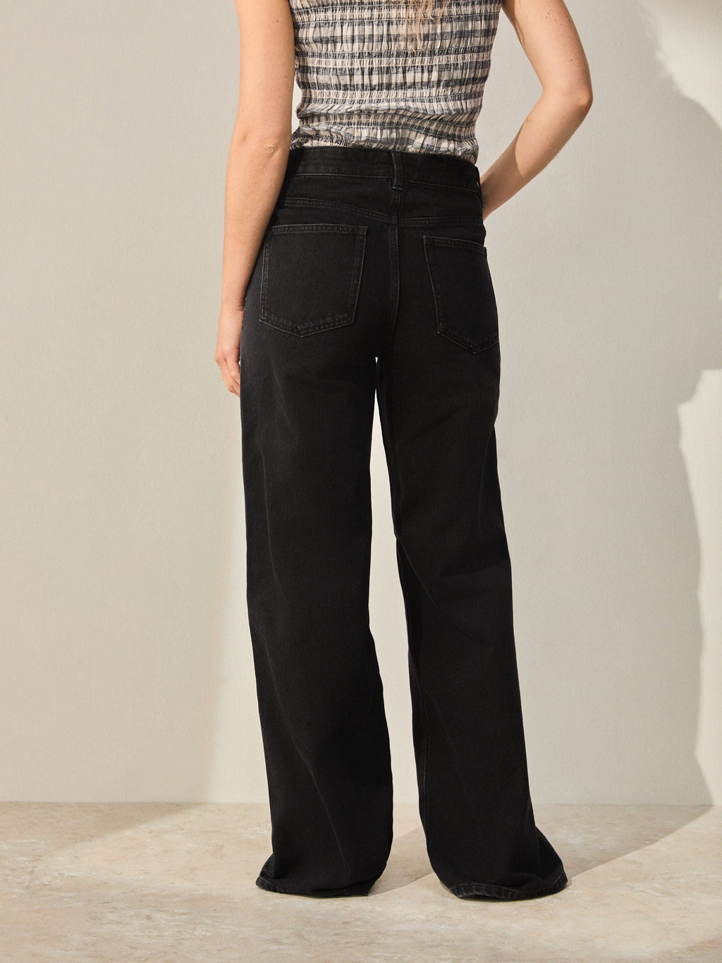 Women Black Wide Leg Jeans – Trendy High Waist Denim Pants for Pakistan | DOCACCA