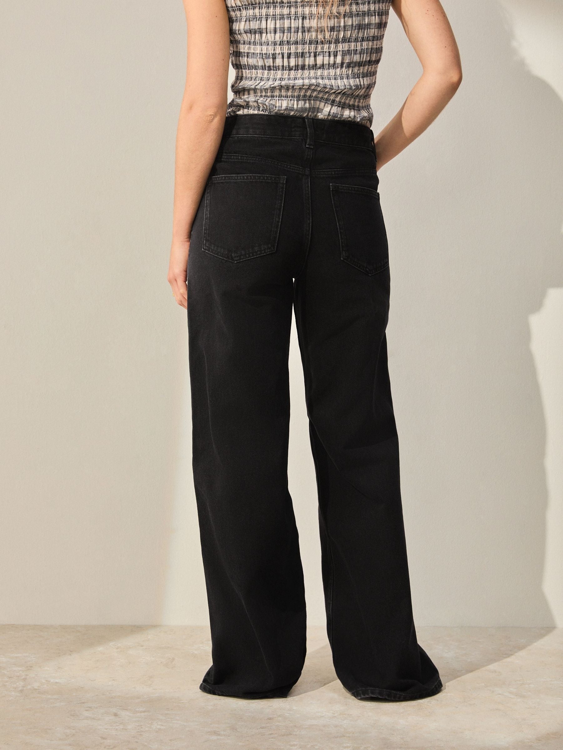 Women Black Wide Leg Jeans – Trendy High Waist Denim Pants for Pakistan | DOCACCA